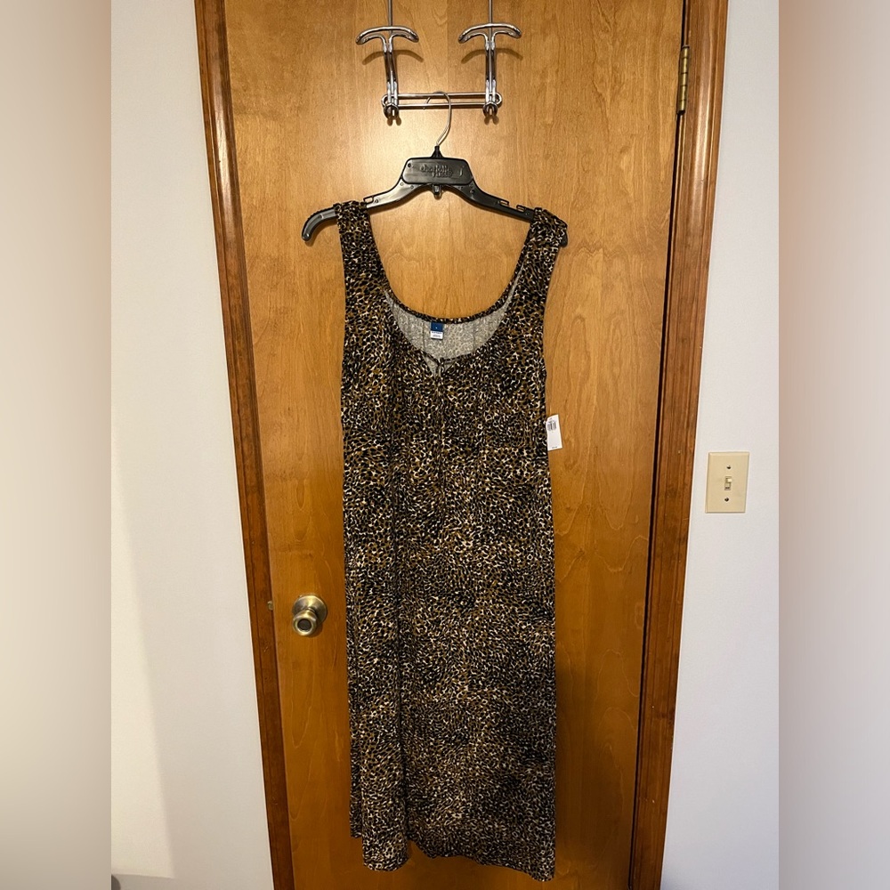NWT.  Old Navy Summer Midi dress. Cute print, jersey material, stretchy.